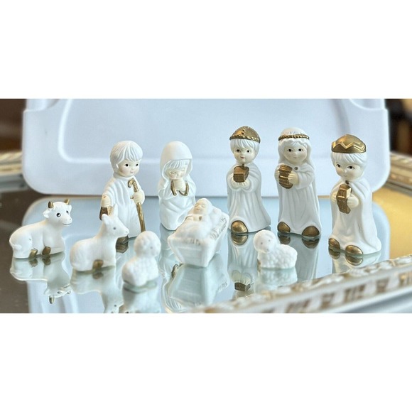 Vintage 10 Piece Juvenile Nativity Scene Fine Porcelain Figurines - Picture 4 of 9